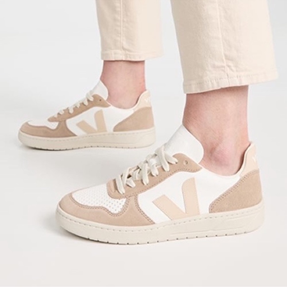 Veja V10 Sneakers in Extra White Sable Sahara